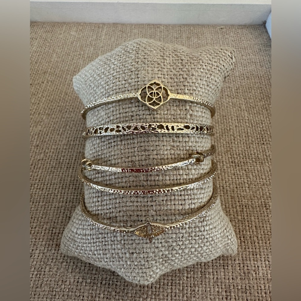 Kendra Scott Jordan 5 gold stackable jewelry w/dust bag. Daily wear /layering